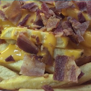 Patatine cheddar e bacon