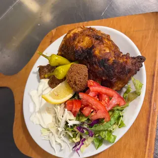 Piatto pollo al forno con verdure