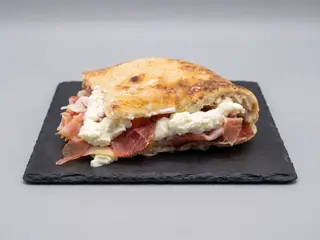 22 Prosciutto crudo sgambato e squacquerone Mambelli di Romagna
