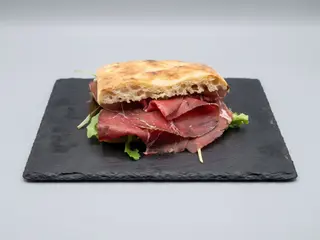 28 Bresaola Pernigotti ed insalata misticanza fresca