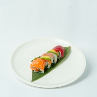 Uramaki rainbow roll