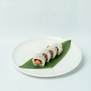 Uramaki spicy tuna roll