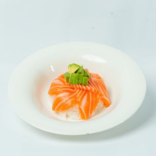 Chirashi salmone avocado