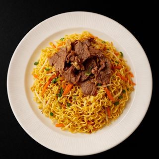 Noodles saltati con manzo