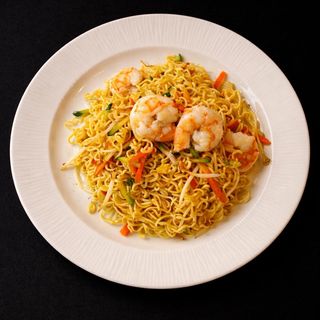 Noodles saltati con gamberi