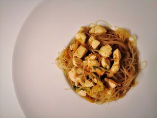 Spaghetti di soia con pollo