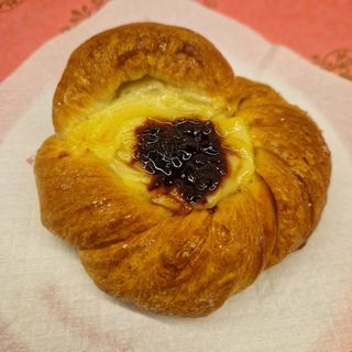Girella con crema cotta e amarena