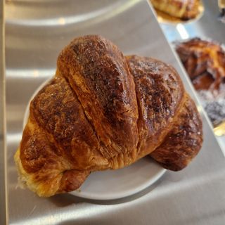 Cornetto alla marmellata di albicocca