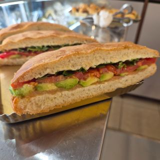 Focaccia Salmone e Avocado
