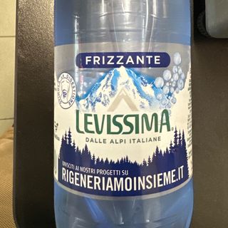 Acqua frizzante grande 1,5 L