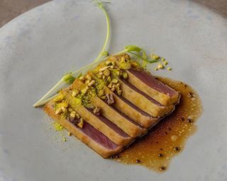 28 Tonno tataki pistacchio