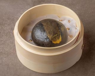 Pane dolce nero al vapore