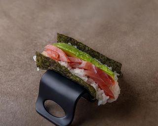 93 Temakizushi di tonno avocado