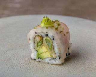 129 hamachi roll - 4 pezzi