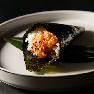 33. Temaki spicy salmon