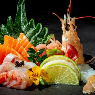 BOX08. Box sashimi 16pz