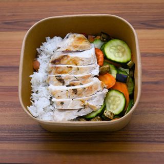 Riso basmati, petto di pollo CBT alle erbe e mix di verdure L