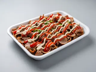 Piatto kebab e verdure alla piastra