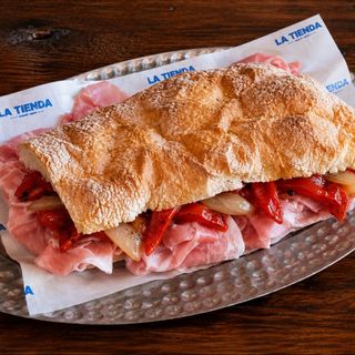 Panino cotto iberico e peperoni arrostiti
