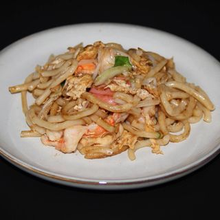 251 YAKI UDON CON FRUTTI DI MARE