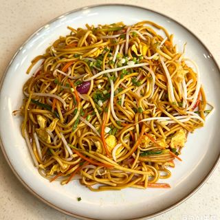 266.spaghetti di farina con verdure