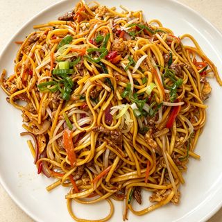 262.Spaghetti di Farina con Manzo e Verdure