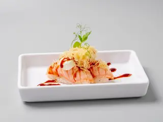 189. Salmone flambé e pistacchi
