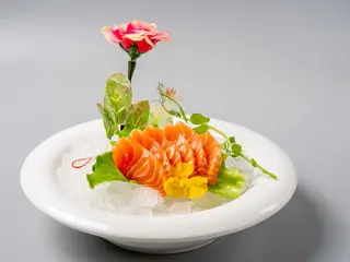 235. Sashimi sake 10 pezzi