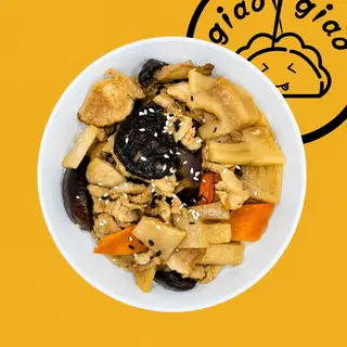 96. Riso con pollo, bambù e funghi