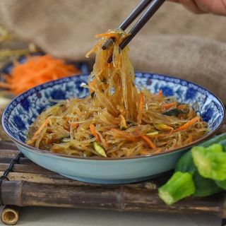 115. Spaghetti di soia con verdure