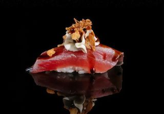 318 Nigiri crispy maguro - 2 pezzi