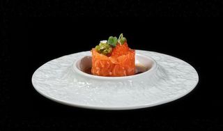 18 Tobiko sake tartare