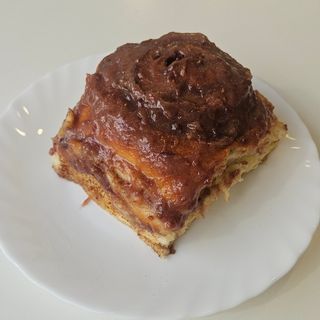 Cinnamon roll ai lamponi