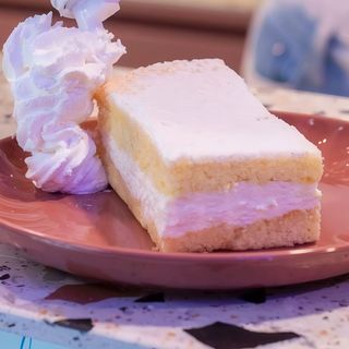 Fluffy cake