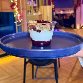 Granola yogurt