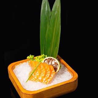 68.Sashimi salmone