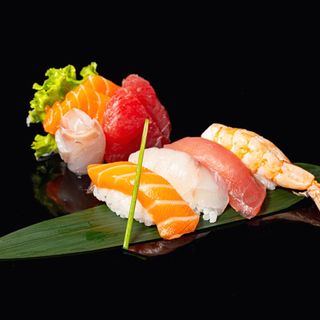 77.Sashimi sushi misto