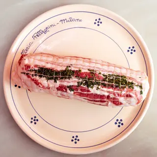 Arrosto di coniglio con funghi porcini e speck