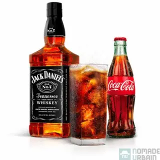 Jack Daniel e cola (1 jack daniels+ 1 Coca-Cola 150cl+1 kg ghiaccio+ 5 bicchieri)
