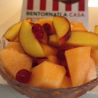 Coppetta di frutta fresca di stagione