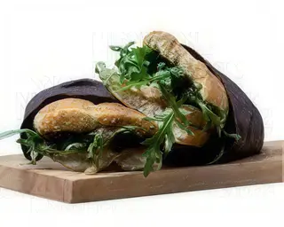 28. Zucchine, melanzane, cipolle rosse caramellate, peperoni