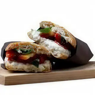 23. Stracciatella, pomodoro, insalata, melanzane
