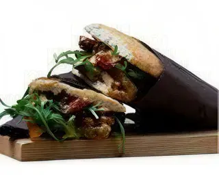 26. Gorgonzola DOP, miele Millefiori, rucola, noci sgusciate