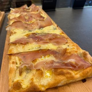 Quattro formaggi speak e miele teglia