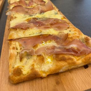 Quattro formaggi speak e miele tonda