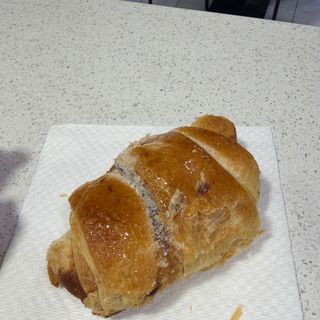 Cornetto sfoglia crema amarena 
