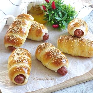 Panzerotto wustel e salse