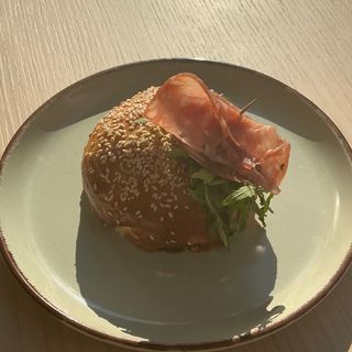 Calzone salame pomodoro e mozzarella
