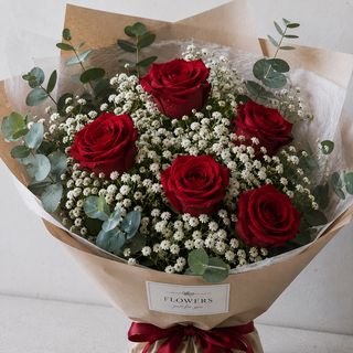 5 Rose Rosse Gypsophila Eucalipto