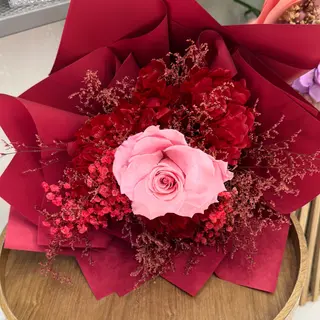 Bouquet stabilizzato rosa incarto rosso